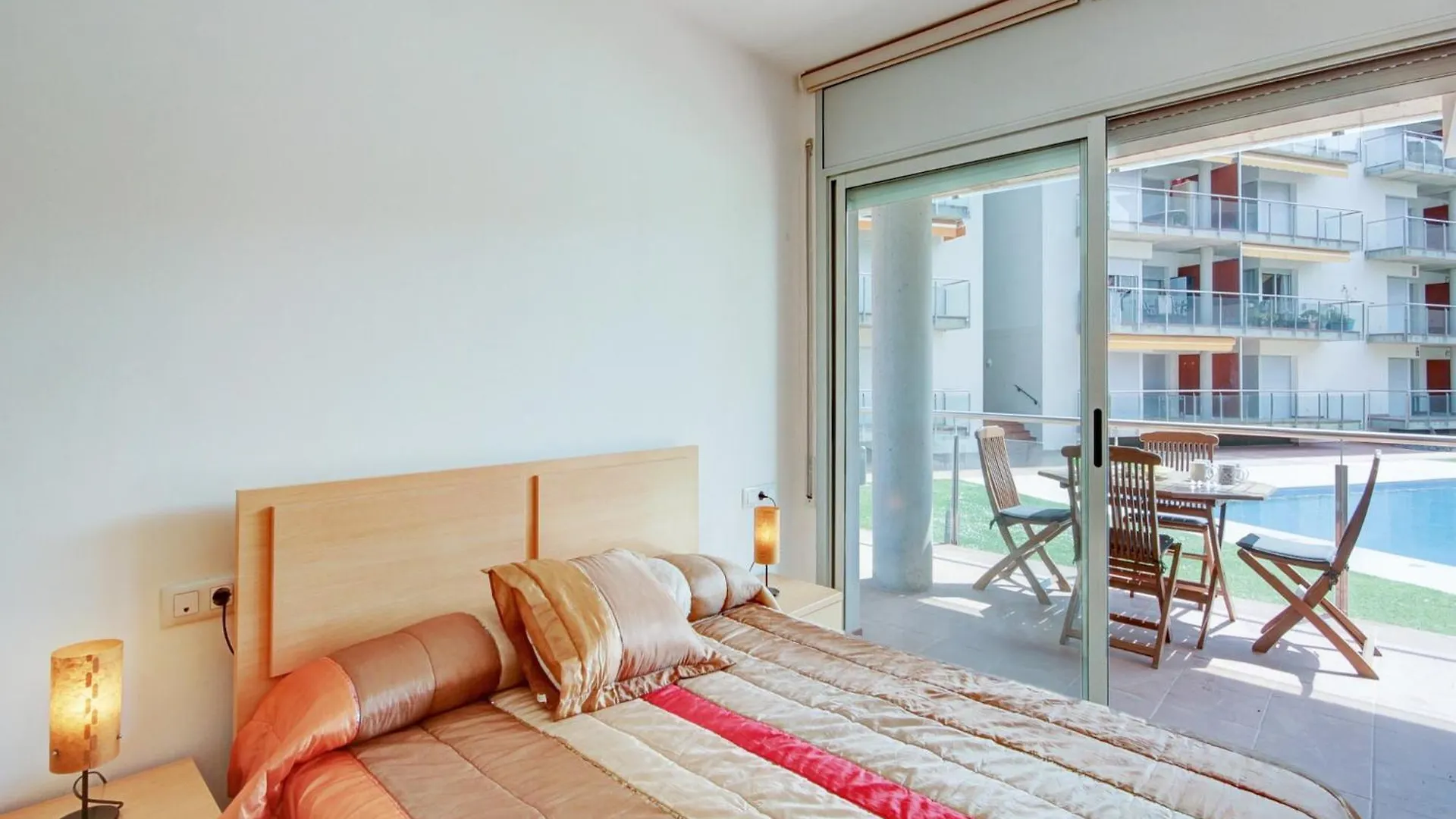 Apartment With View Roses