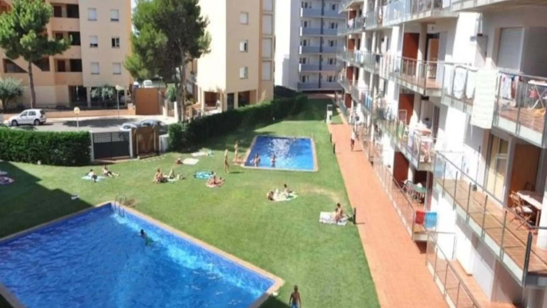 Apartment With View Roses