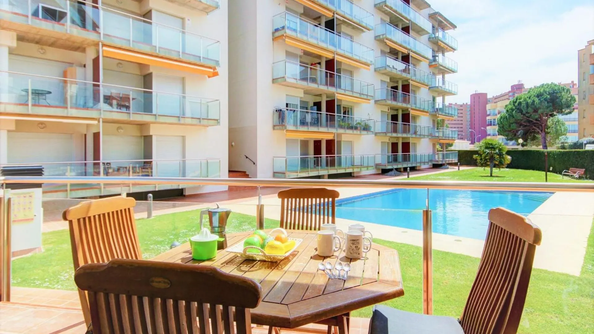 Apartment With View Roses