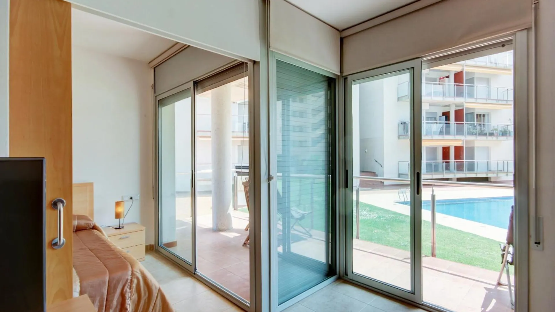 Apartment With View Roses