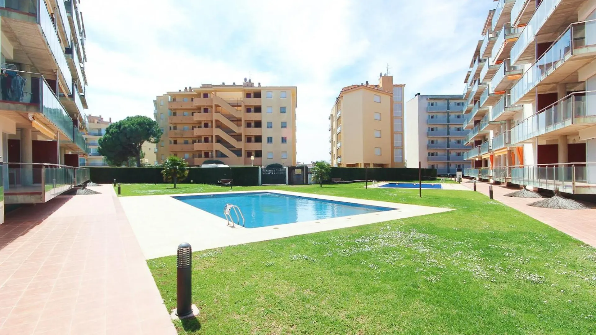 Apartment With View Roses