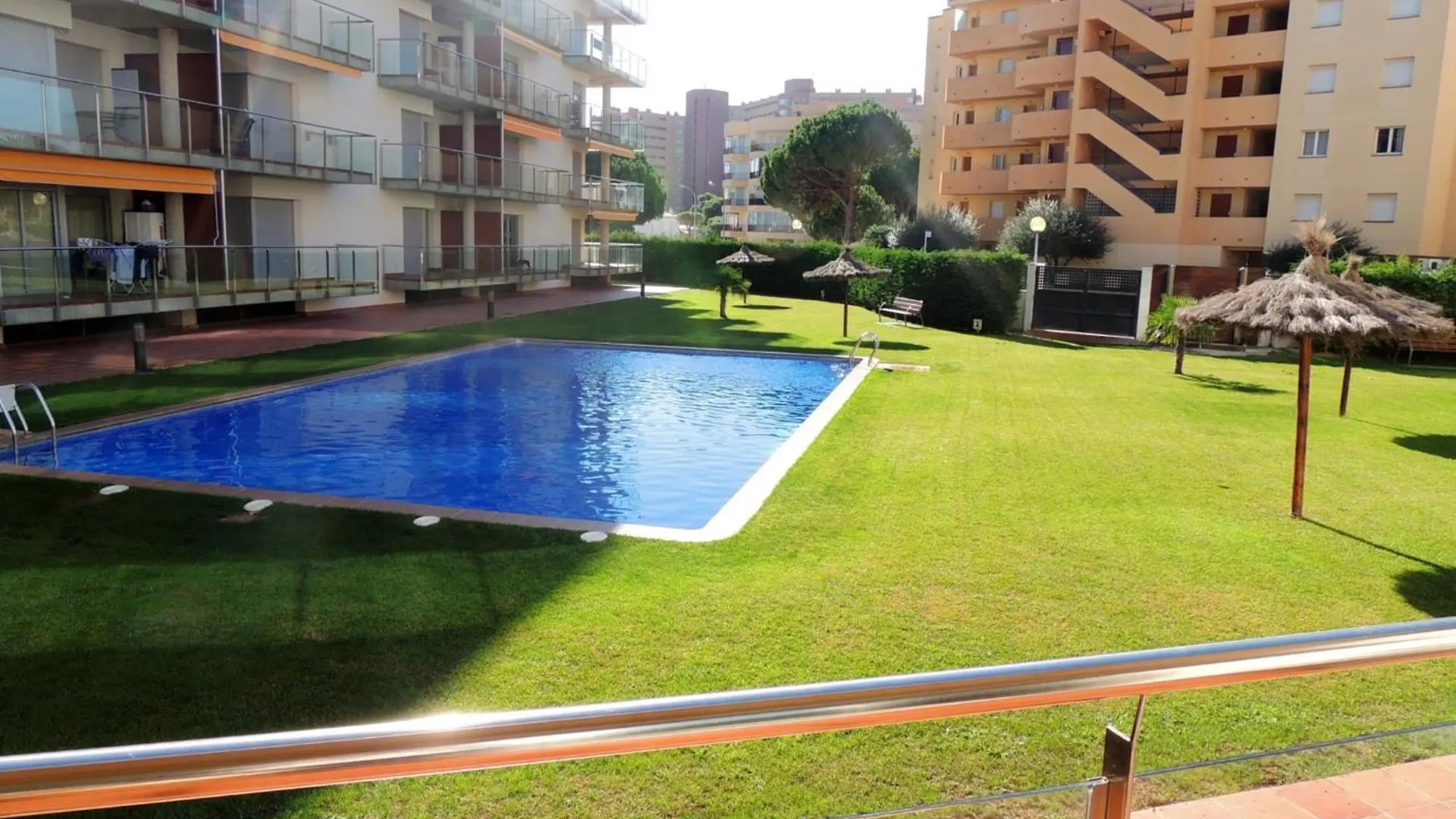 Apartment With View Roses